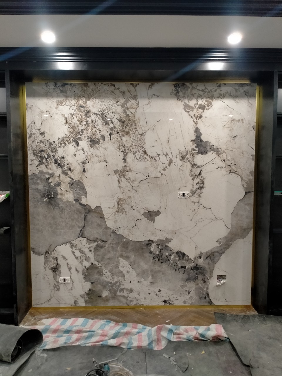 Đá nung kết ốp vách tivi