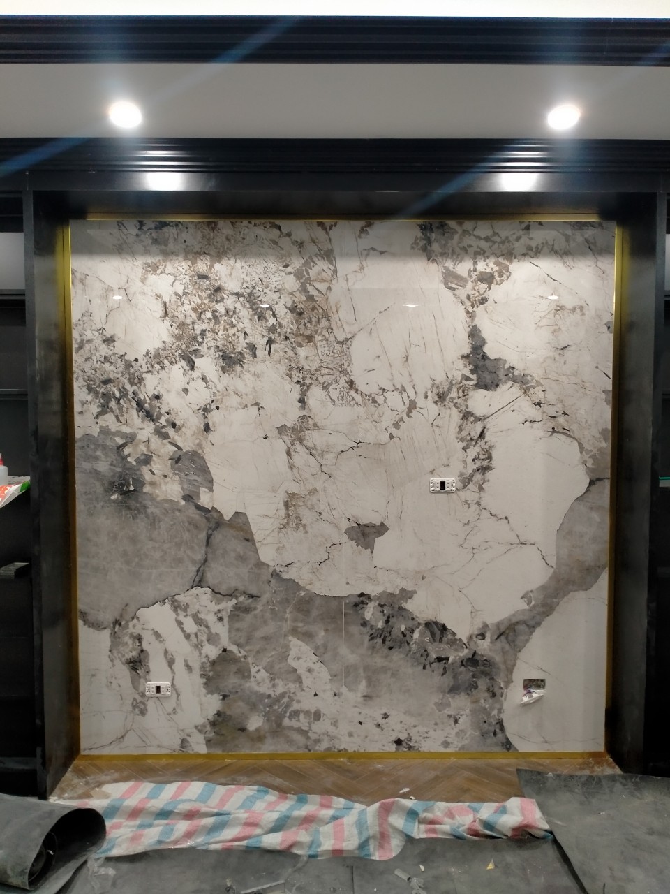 Đá nung kết ốp vách tivi