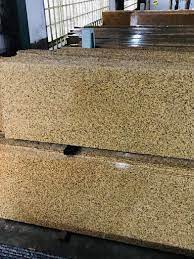 Cầu thang đá vàng bình định