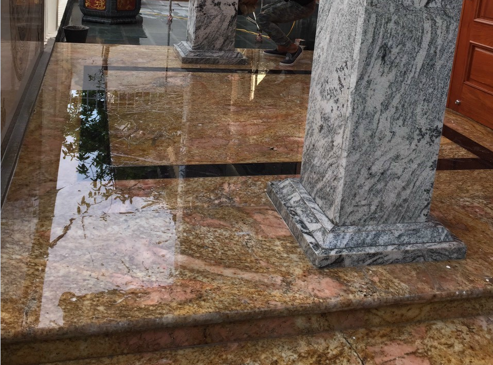 Đá sảnh vàng hoàng gia